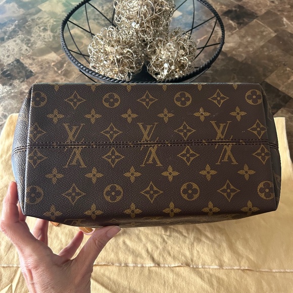 Louis Vuitton Iena PM Tote Bag - Picture 4 of 12